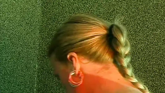 Genç Ve Deneyimsiz Ilk Kez Büyük Bir Yarrağı Poposuna Alıyor