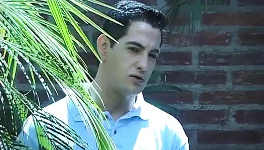 Büyük memeli sarışın transeksüel götü sikilmeden önce sikiliyor