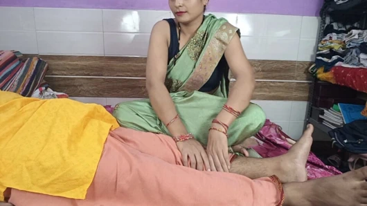 Gelininin kayınpederi bahanelerle Ayrıldı, Hintçe ses kaydıyla. Bahu Ki Chudai.Desi Hintli Bahu Ki Chudai.