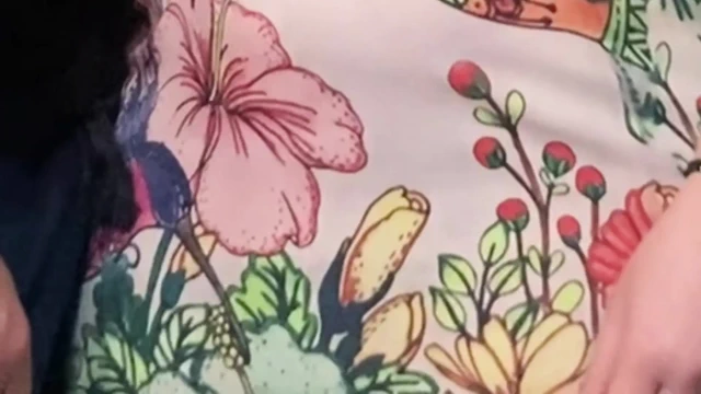 Aldatan evli kadın kalabalık bir metroda mastürbasyon yapıyor