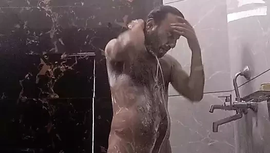 Hintli desi yaşlı adam penisimi emiyor