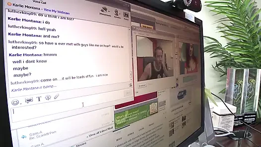 Esmer genç kız büyük bir yarakla sikiliyor ve dölleniyor