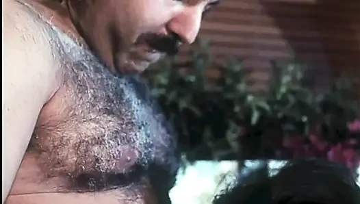 2 Vintage Çift: Tüylü Vajina Yalama ve Sert Sevişme