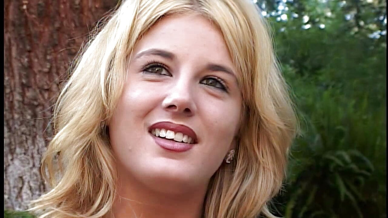 Çılgın orta yaşlı seksi kadınla aşırı götten sikiş