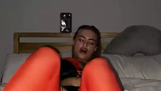 Tombul kalçalar kıvrımlı 19 yaşında gotik parmaklar uslu bir şekilde inliyor