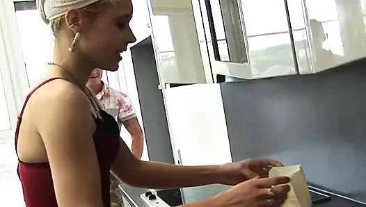 Sürtük Fransız fahişeler dağınık üçlü seks yapıyor