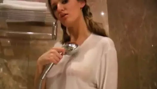 Yalnız bebek Roxy burada soyunuyor