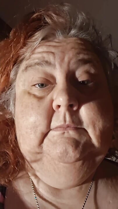 Büyük güzellik hemşiresi Vicki terli ve işemek zorunda!