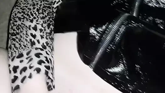 Amatör Birleşik Krallık milf oynama ile ona yeni oyuncak