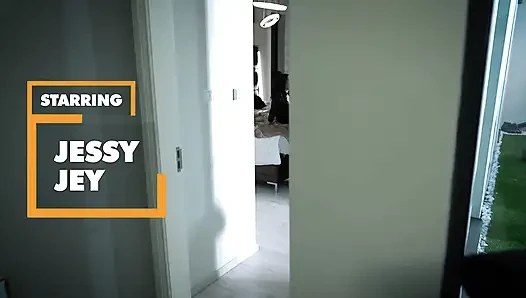 Üvey anne Jessy Jey ateşli boşalmanı içiyor - itspov
