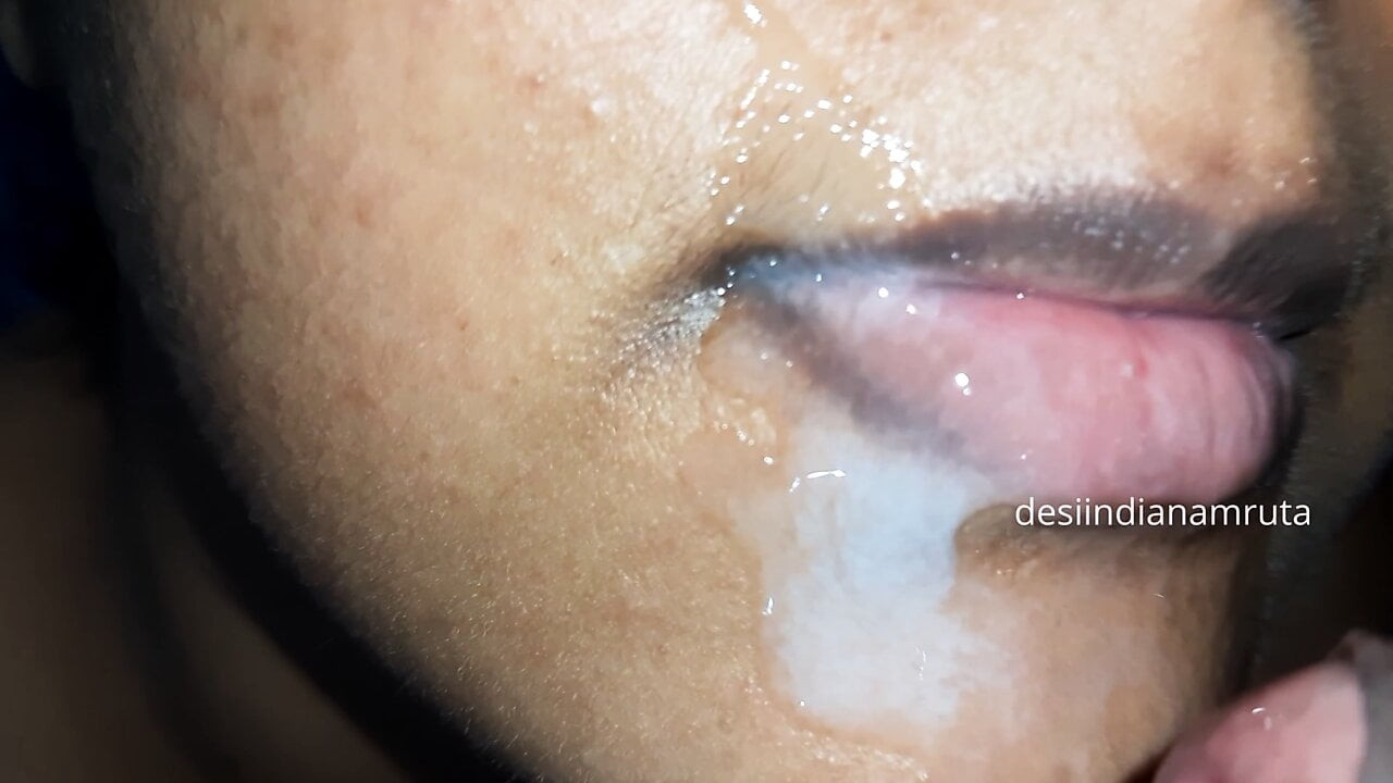 Desi sevimli Hint yenge, devar'ın horozundan güzel ağız ve dudakta büyük cumshot alır !!
