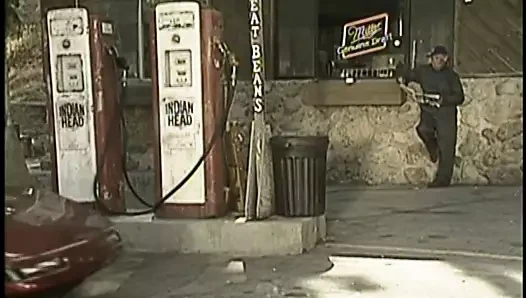 Büyük göğüsler ile retro esmer berbat ve sikikleri dudes tarafından the araba