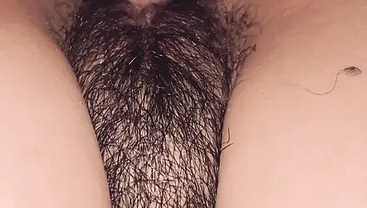 Genç üvey kız kardeş her zaman flört ediyor