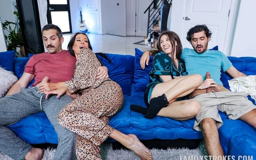 Deli olmayan Kasım'ı kim umursuyor, iki azgın kadınla dörtlü seks kazanmaktan daha iyi hissettiriyor