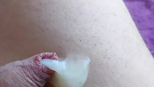 Külotlu ve topuklu gavat pürüzsüz bacağına boşalıyor