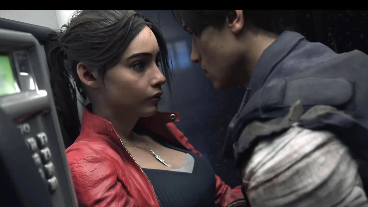 एक फोन बूथ में क्लेयर रेडफील्ड और लियोन