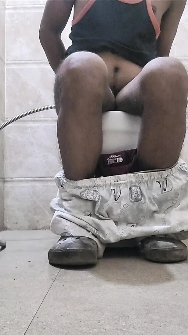 Kız arkadaşın tuvalette seks yaptığının videolarını kaydettim.