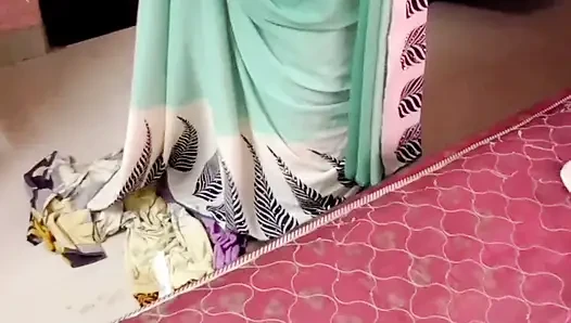 Hintli tamil evli kadın Renu ıslak çıplak vücut havlusu kuru ve yavaş sari pansumanla azdırıyor! Indianhotwifex