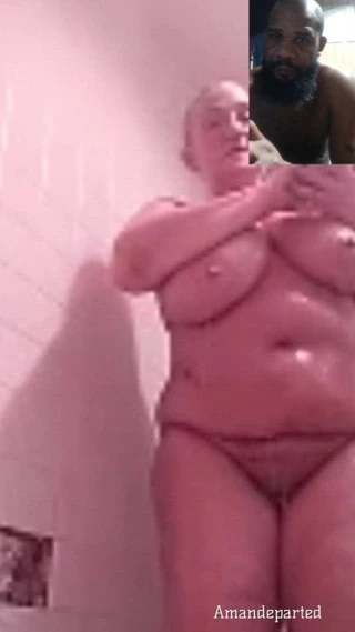 Kalın götlü büyük memeli olgun