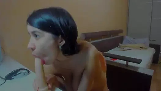 Ateşli dildo emiyor!