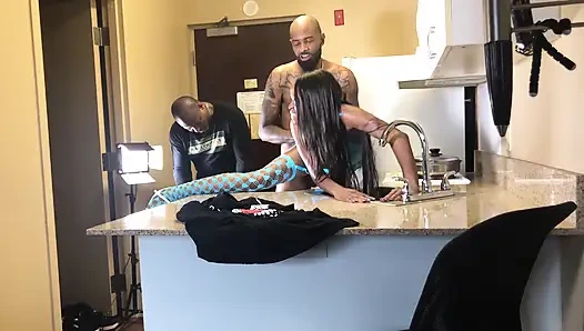 Ateşli akşam yemeğinde bts