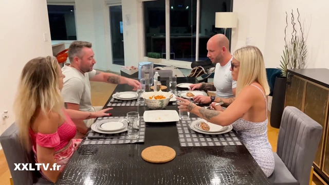 2 büyük memeli sarışınla dörtlü seks