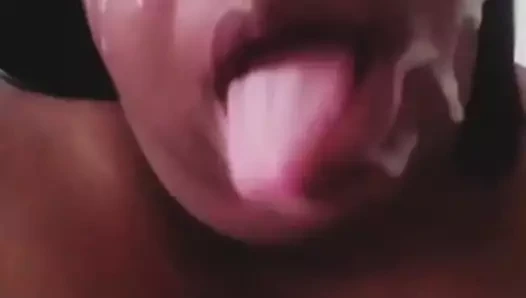 Yüzünde siyah ssbbw boşalmak(sonrasında yüz yok)