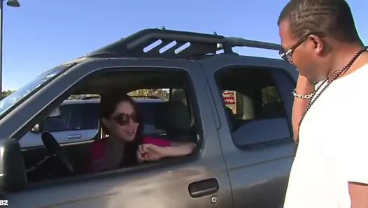 Kızıl saçlı büyük zenci yarağıyla sikişiyor