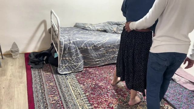 Geziden yorgun gelen iki sevgili seks ile dinlendi