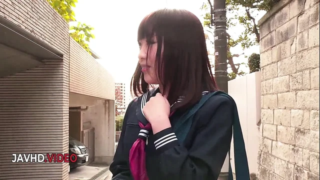 Yaramaz jav yıldızı Reina Takayama sert tutkulu sikişiyor