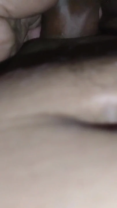 Hintli genç çift partneriyle gecenin tadını çıkarıyor | Klip 1