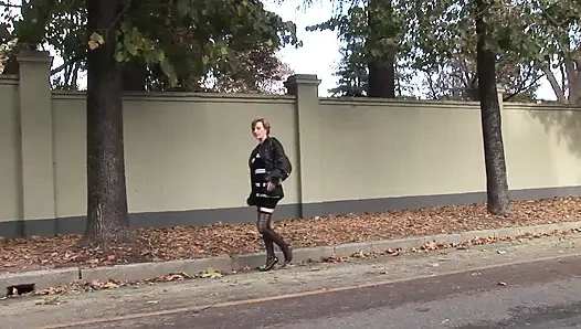 Dövmeli orta yaşlı seksi kadın götte yarak seviyor