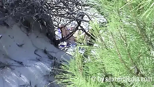 Plajda Çıplak Çıplak Kahverengi Esmer Üstsüz
