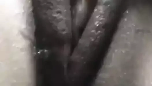 Siyah kedi çok ıslak