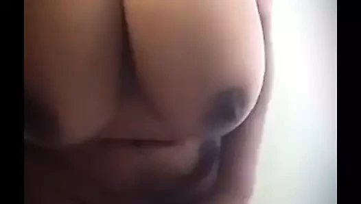 Büyük siyah göğüsler