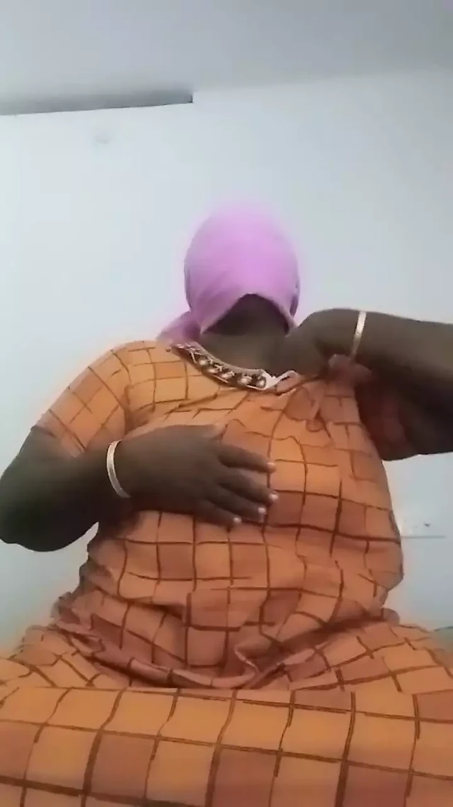 Студентка Lacher в массаже пальцами, видео производительности