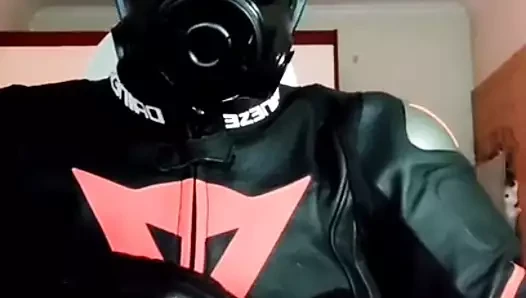 WANK IN DAINESE SUIT AND GASMASK S10 WITH PP