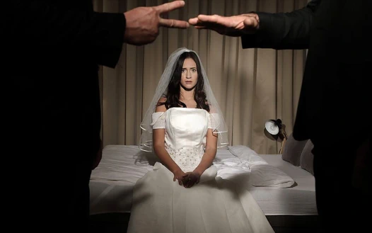 Sana söyleneni yap, evli kadın!