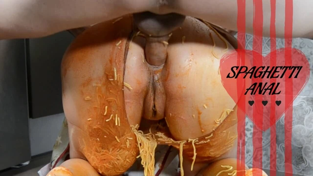 Муж трахает мою задницу перед обедом!