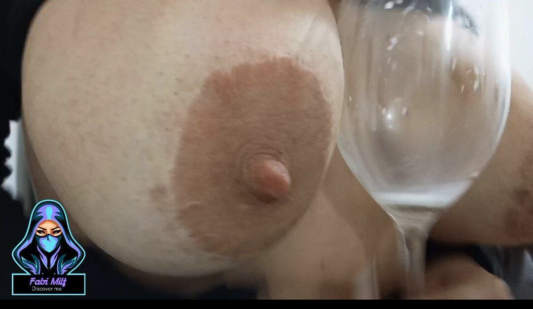 Vücut sıvıları kaynağı olmak bana hissettiğim büyük zevki ifade etmenin ilahi bir yolu gibi görünüyor, ama buna eklenirse