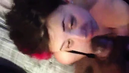 Yüze boşalma eğlencesi :-)