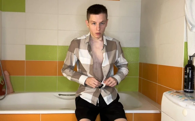 Banyoda amımı siktim ve yerleri dölle kapladı!