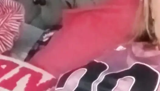Yumruk sokma oyuncağı ile pembe ıslak görünüm