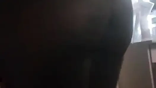 Üniversiteli Afrikalı iri güzel kadın yarak istiyor ve azgını gösteriyor