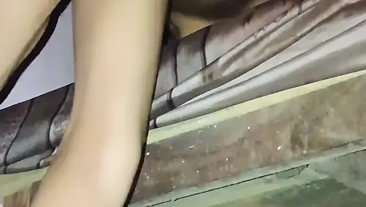 Kocası karısını sikiyor ve amını fışkırtıyor