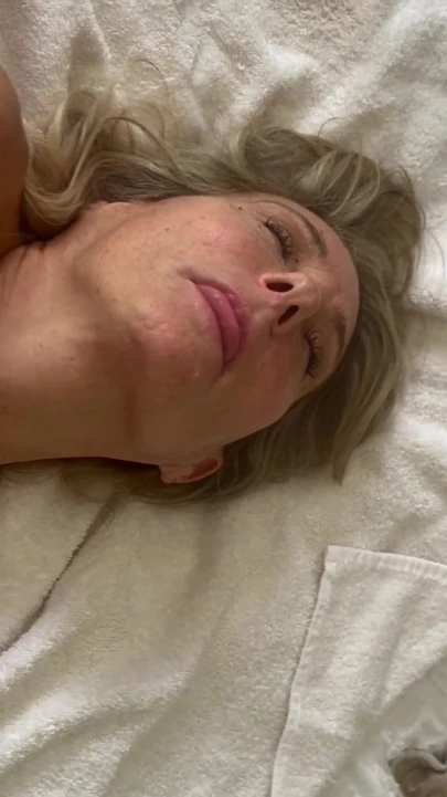 Эпический момент из "Возбужденная жена умоляет о анальном битье"