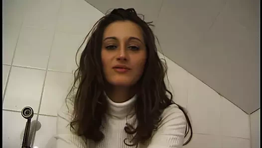 Genç kız göt deliğine dildo sokuyor