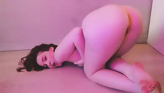 Küçük amcık oyuncaklarını seviyor