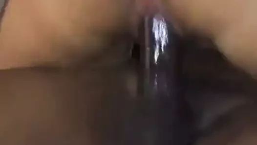 Islak Filipinli büyük zenci biniyor