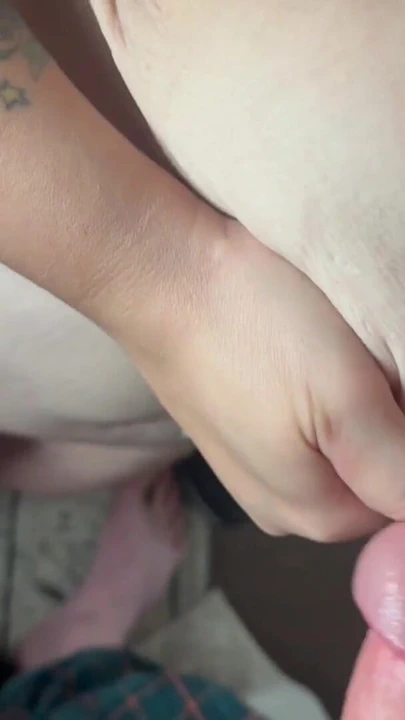 "Ateşli oral seks göğüslerine boşalma" dan unutulmaz an